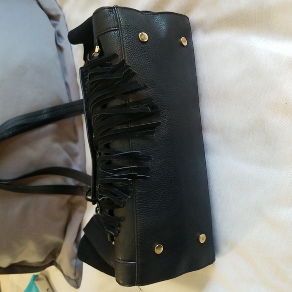 H & M FAUX-LEATHER TOTE WITH REMOVABLE CROSSBODY BAG IN BLACK - Picture 3 of 10